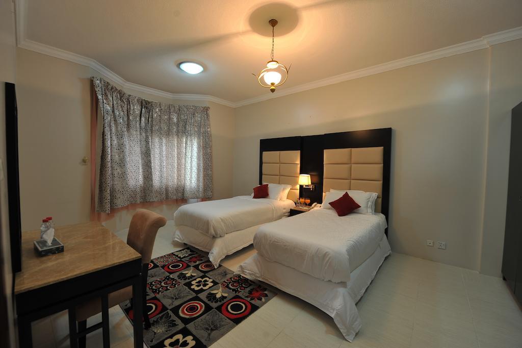 Janadriyah Suites 13 Nadinah Habitación foto
